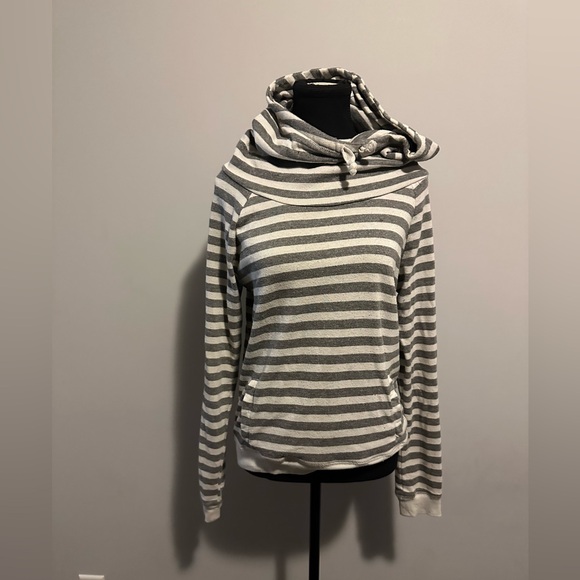 ⭐️ 3 for $15.00 ⭐️ Bluenote Striped Hoodie - Picture 1 of 3